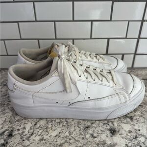 Women’s Nike blazer low platform triple white! Size 10